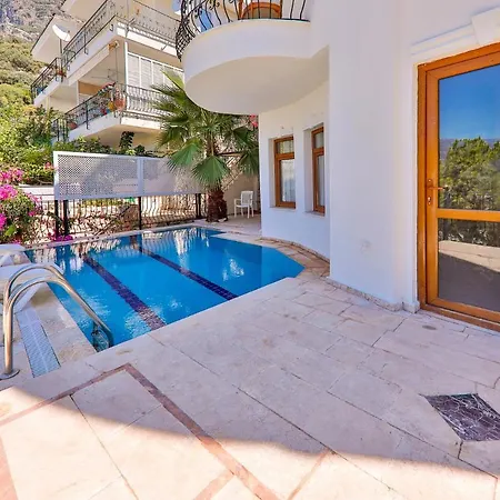 Ekici Suites 2*