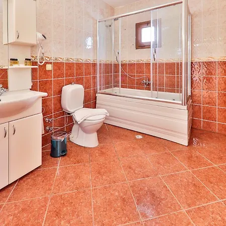 Ekici Suites 2*