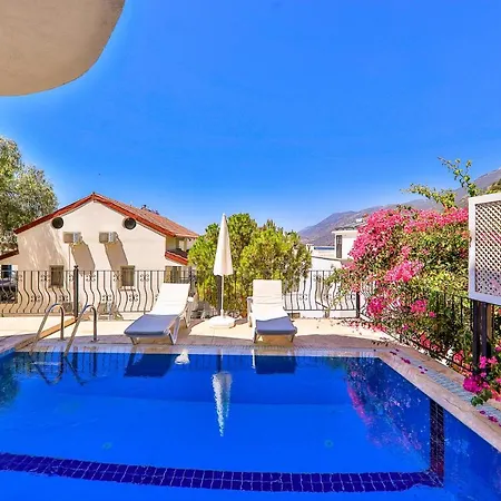 Ekici Suites 2*